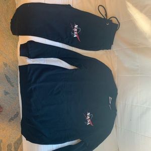 Selling sweatshirt and sweatpants as a bundle.